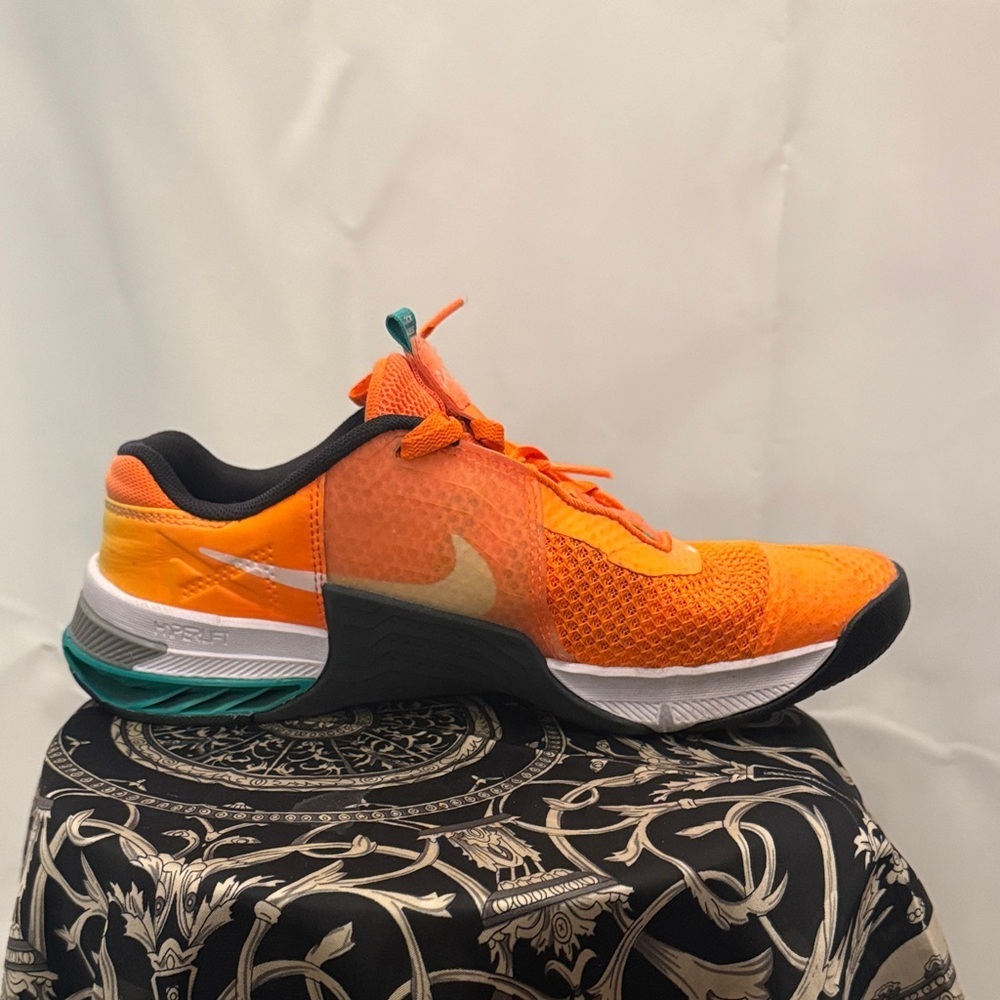 Nike Men's Vibrant Orange Athletic Shoes - Picture 6 of 11
